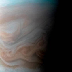 В интернет попали снимки гигантского вихря на Юпитере