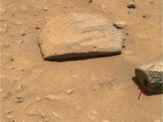 Уфолог нашел на Марсе домик крохотных пришельцев