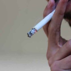 СМИ: ученые выяснили, что курение делает мужчин глупее