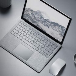 Microsoft Surface Laptop — ноутбук с нестандартным экраном, алькантарой, хорошей автономностью и ОС Windows 10 S