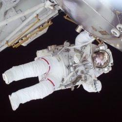 Астронавты NASA на МКС вышли в открытый космос