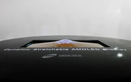 На этой неделе Samsung покажет первый в мире растягивающийся дисплей