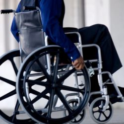 Инвалид-колясочник, работавший в Samsung, украл и продал 8474 смартфона