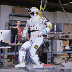 Инженеры продемонстрировали робота-гуманоида, которого ожидает прогулка по Марсу