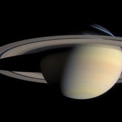 Из снимков Сатурна, полученных «Кассини», составили видеоролик