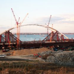 Строители моста в Крым ответили на сообщения о «санкционной» технике