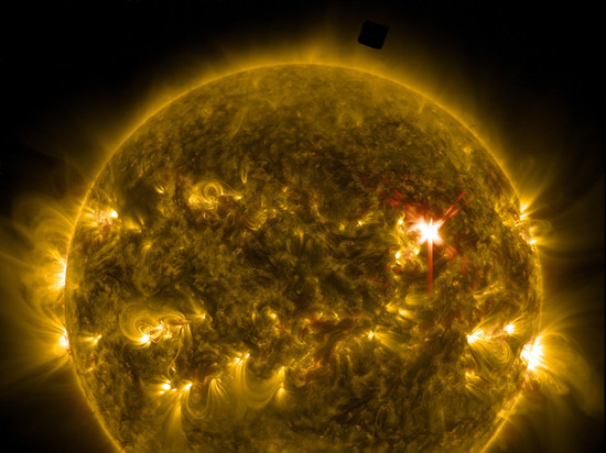 Уфологи сообщили об огромном кубическом объекте рядом с Солнцем