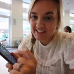 Девушка показала на видео работающий iPhone X
