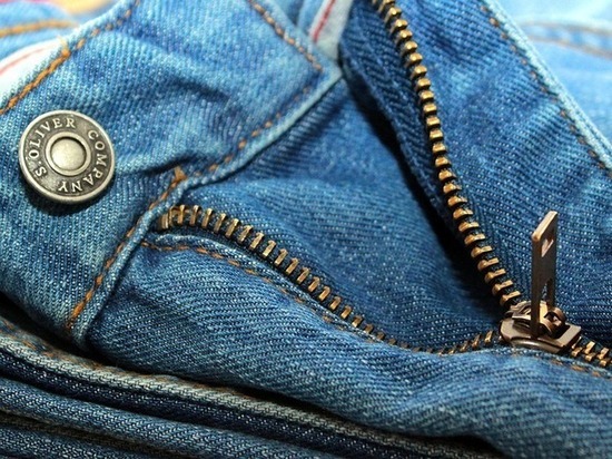 Биохимики научили генномодифицированные бактерии красить джинсы