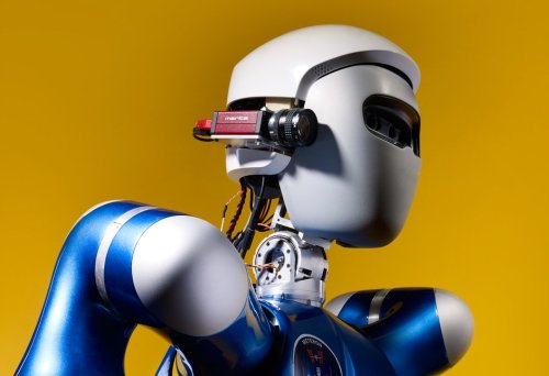 Робот Justin, "вооруженный" искусственным интеллектом, построит первые дома для людей на Луне и Марсе
