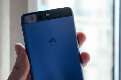 В США призвали граждан не пользоваться мобильными телефонами Huawei и ZTE