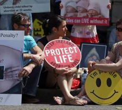 Facebook ограничит рекламу референдума об абортах в Ирландии