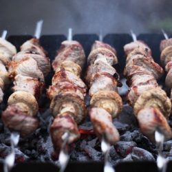 Опасный шашлык: заработать рак можно просто стоя у мангала