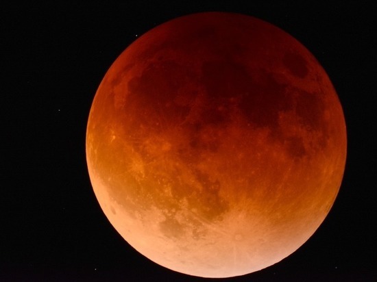 Лунное затмение 27 июля станет судьбоносным: астрологи рассказали, чего опасаться
