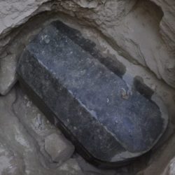 Археологи решились открыть двухтысячелетний саркофаг, хранящий тайны древней Александрии