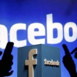 На Facebook подали в суд