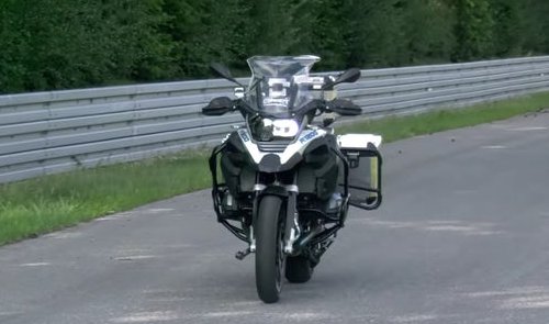 BMW R1200GS - первый беспилотный мотоцикл-робот выходит на испытательную трассу