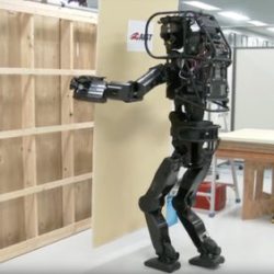 Японцы продемонстрировали нового робота, который является будущим строительных технологий