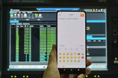 Глава Xiaomi показал флагманский Mi MIX 3