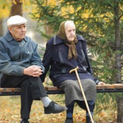 Что можно купить на пенсию американца и россиянина