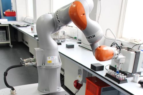 Создан автоматический робот-ученый, способный самостоятельно планировать и проводить эксперименты