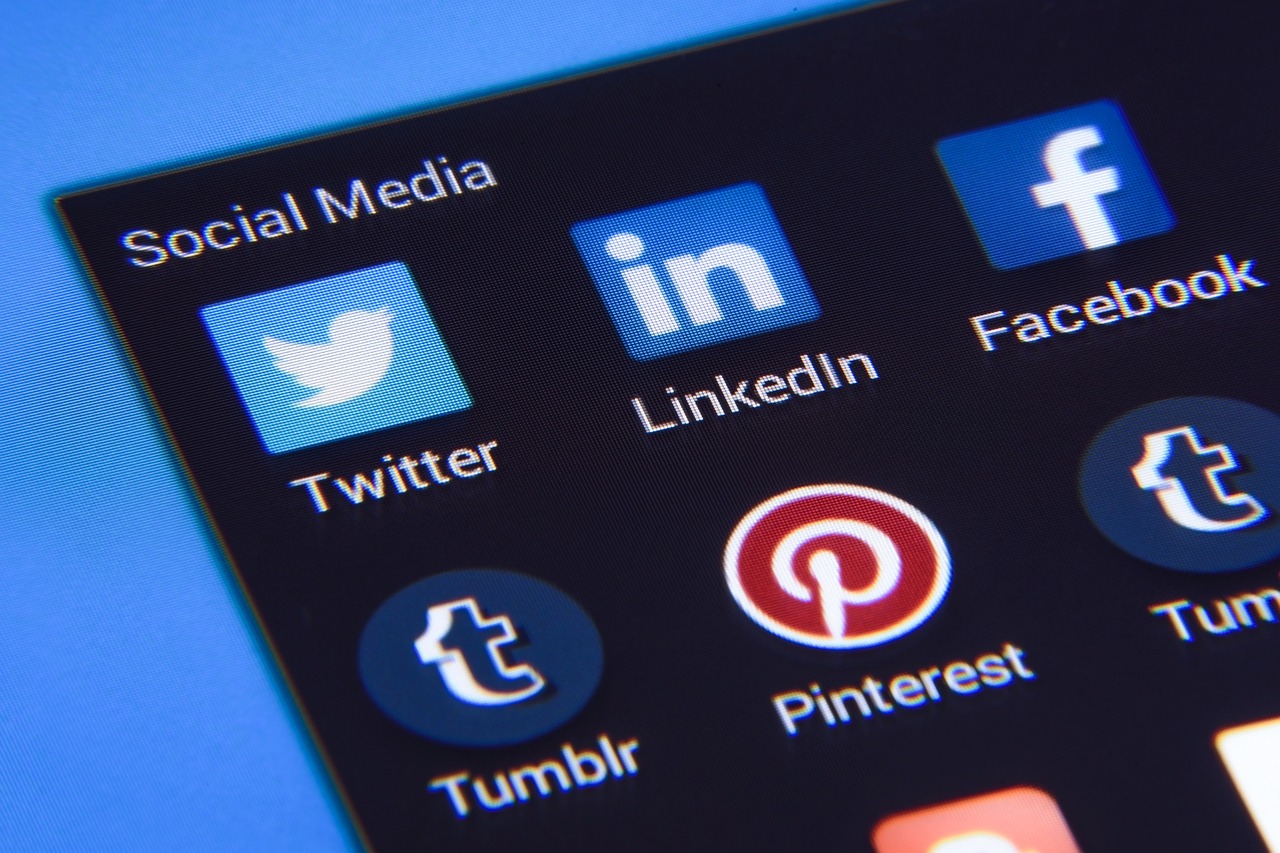 Интеграция социальных медиа в SEO стратегии: Улучшение видимости и привлечение ссылочного трафика