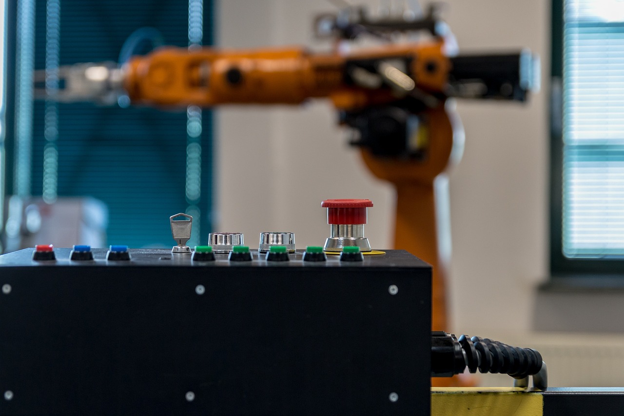 Робототехника и будущее труда: Сотрудничество человека и роботов в различных сферах